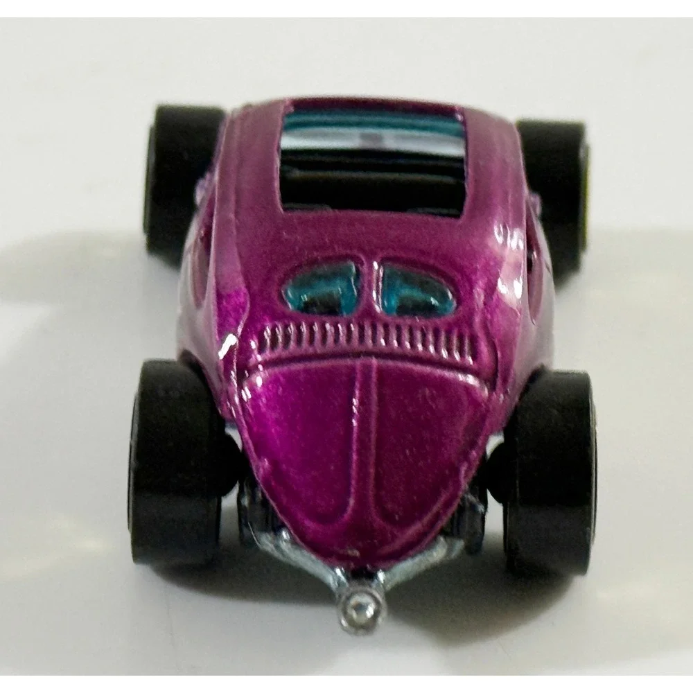Hot Wheels Custom Volkswagen Beetle Kids 1:64 Purple Metallic Diecast Car D01